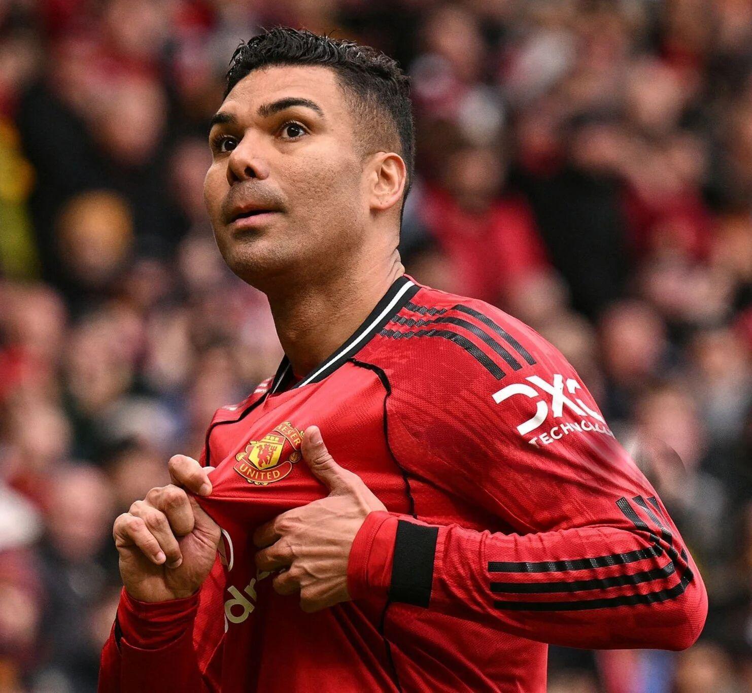 b体育-曼联主场7万人高呼卡塞米罗再踢1年!表现越好越难留队,拉爵无情